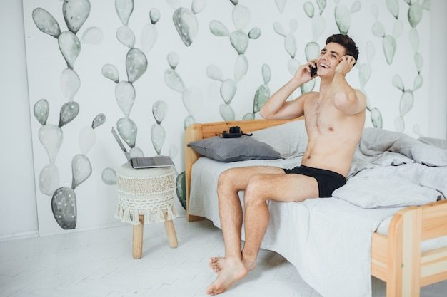 Girls, would you be uncomfortable if you were sharing a room with your male friend (s) and they slept shirtless?