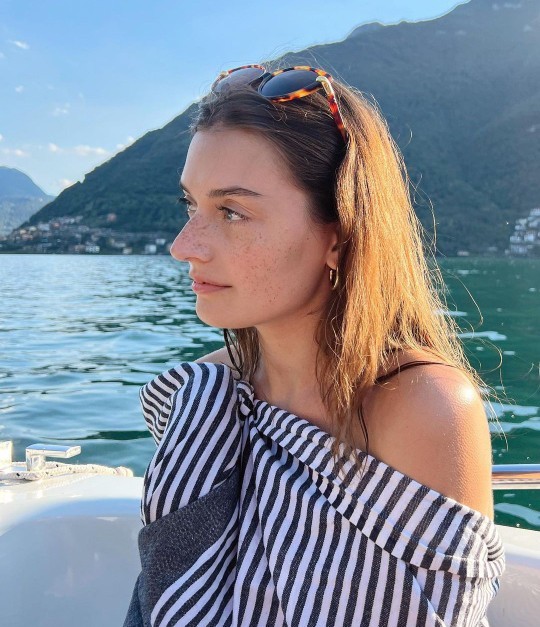 Is the nose really an element that affects beauty? I shared 2 model pictures, two of them have side and front profilesDo you think it really affects?