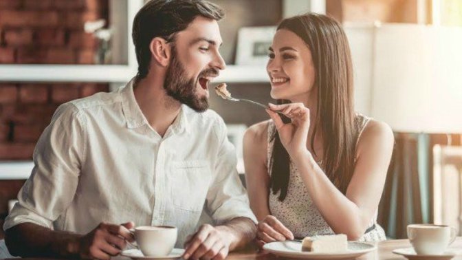 Is it okay to share dessert in first date?