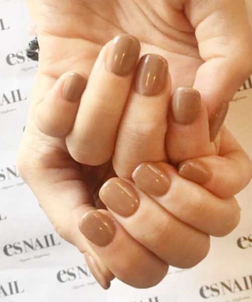 Do you think a woman should wear nail polish to be wellgroomed