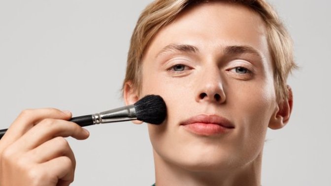 Do you think men should be able to wear make up too?