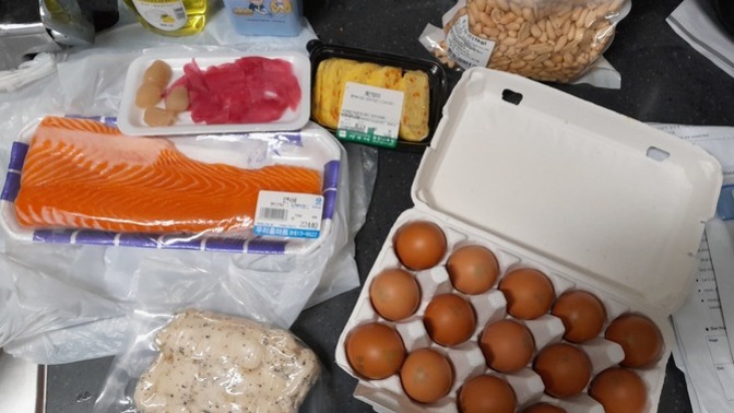 What are some meals you eat daily to stay healthy? What healthy meals can one eat that actually DON'T taste horrible?