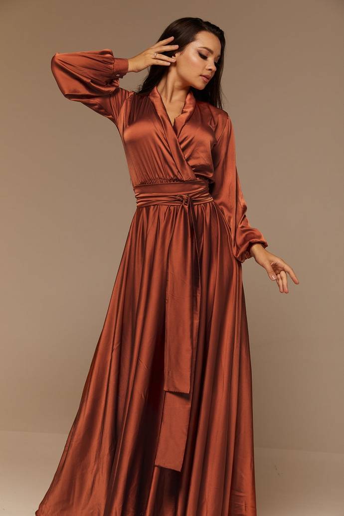 My boyfriend wants to throw a party at his house this Christmas and I don't know what to wear?