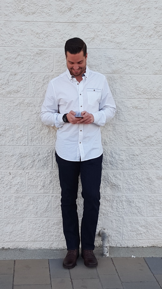 Are guys way less attractive in dating apps than in reality?