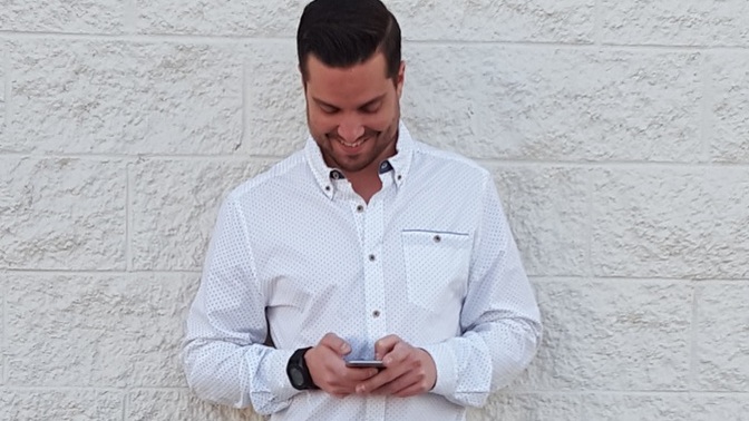 Are guys way less attractive in dating apps than in reality?