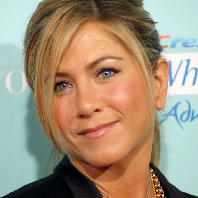 Do you think this woman has a pretty face?