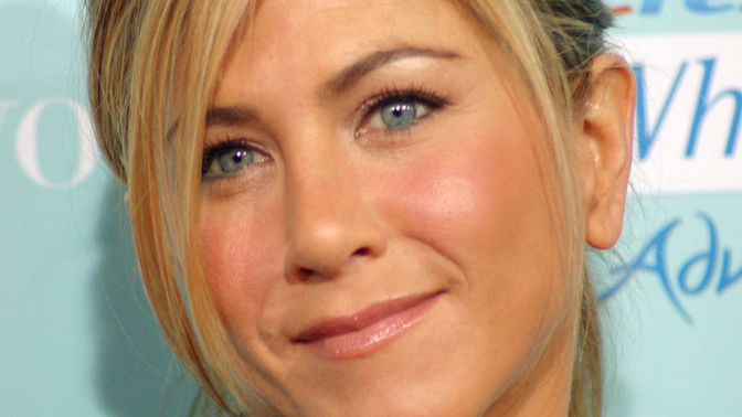 Do you think this woman has a pretty face?