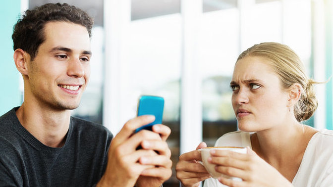 Guy agreed to delete dating app but updates his profile. Should I call him out for this?