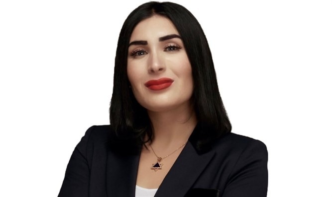Straight Guys: Would you have sex with Laura Loomer?