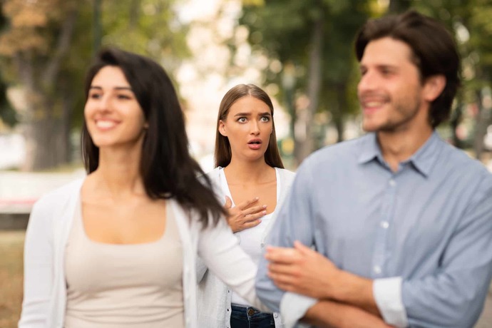 Would you want your friend to expose your SO if they found out your SO was cheating on you?