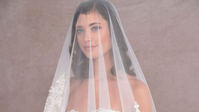 Is it appropriate for a woman with kids to wear a veil for a wedding?