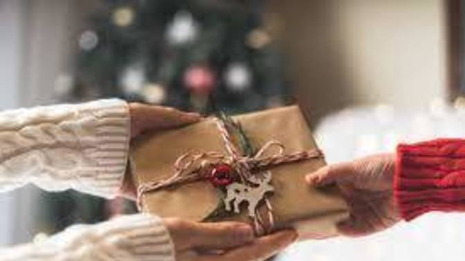 What do you think of those people that for them it is important to give pricey gifts for Christmas?