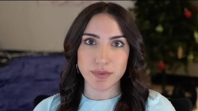 Do you think it was right that twitch only gave this female 6 hr ban for doxxing someone?