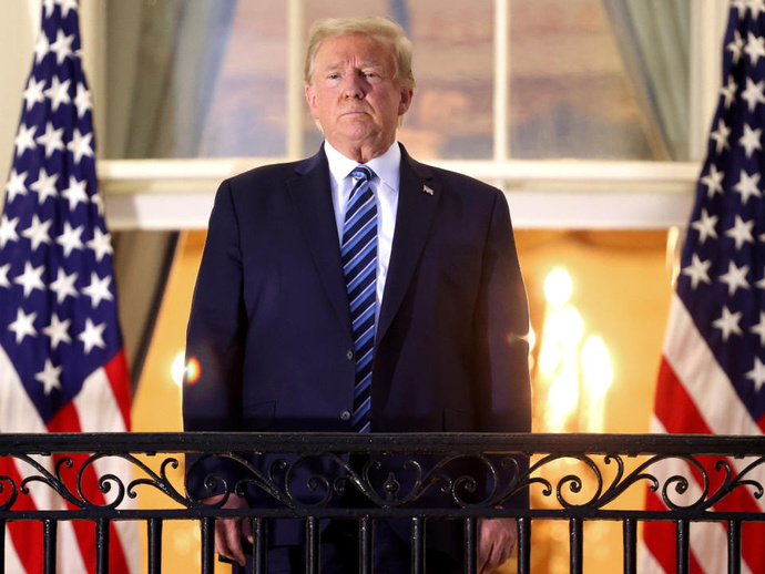 How did Trump go from owing the IRS $750 in 2017 to $999,466 in 2018?