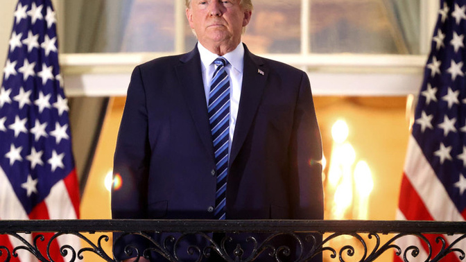 How did Trump go from owing the IRS $750 in 2017 to $999,466 in 2018?