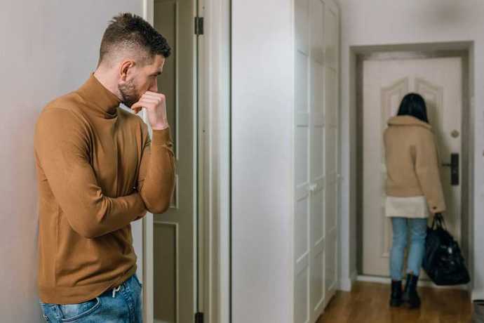 Ladies, what kind of men turn you off (certain traits) or gives you a eerie feeling he might not be a good man to be with? Do I suck as a man ๐?