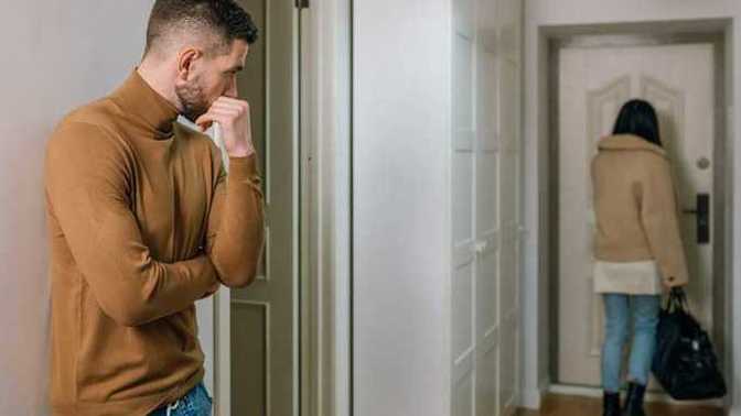 Ladies, what kind of men turn you off (certain traits) or gives you a eerie feeling he might not be a good man to be with? Do I suck as a man 😕?