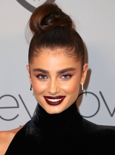 Kinda random, but do you think Taylor Hills hairline work well with her face?