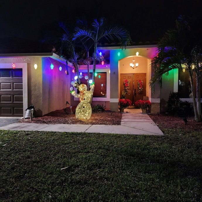 Does your neighborhood have Christmas light's?