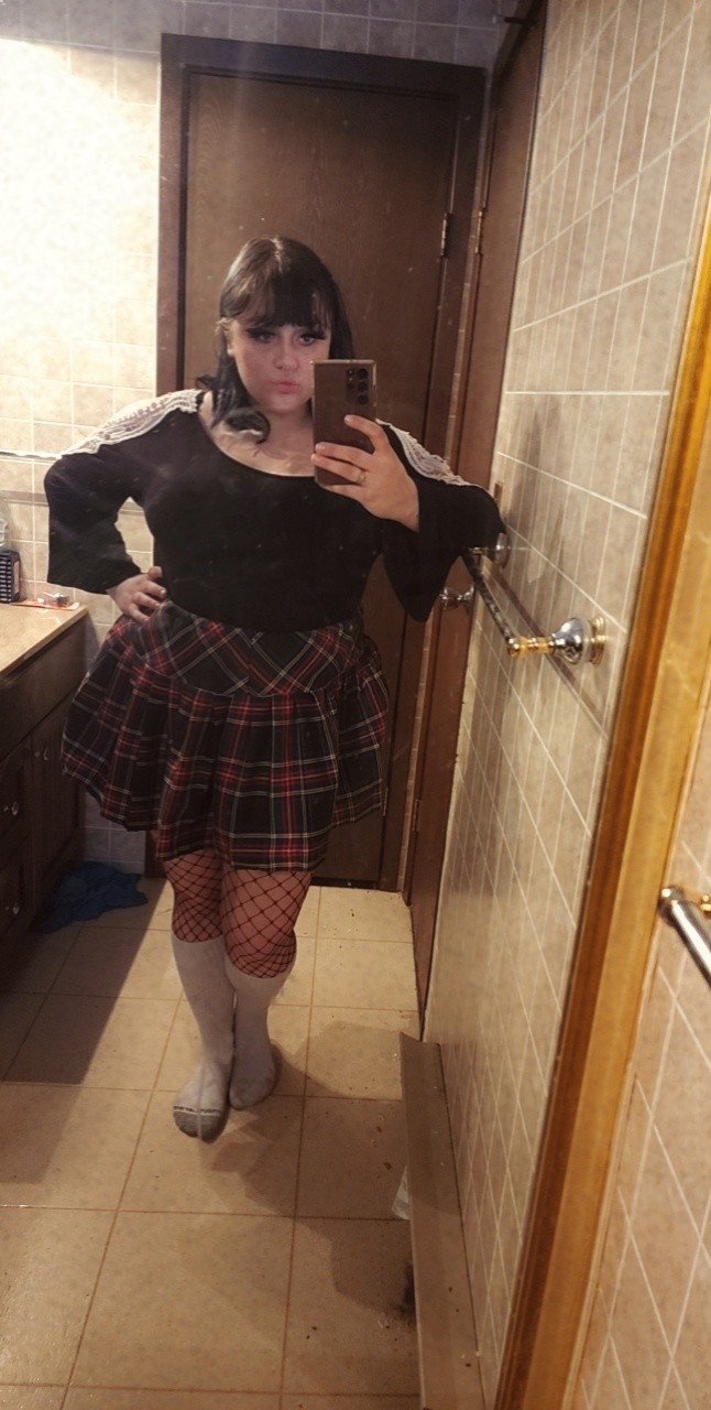 What do we think of my Christmas look?