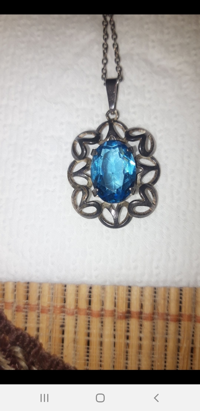 Can anyone tell at all what stone this could be?