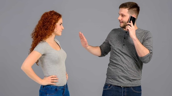 How to help my boyfriends addiction with being on his phone?