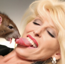 Does this rich woman look unique and glamorous to you? Or does she look a bit eccentric?