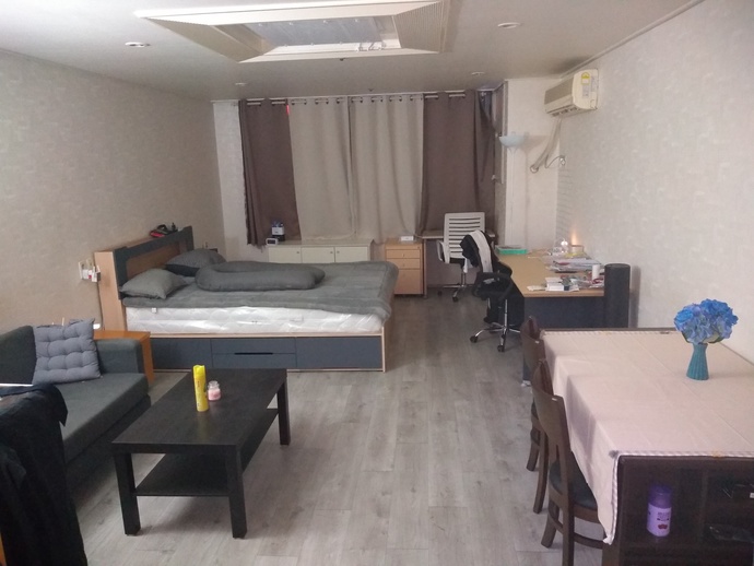 My first Korean apartment in 2020. I probably won't get to live somewhere this big again.