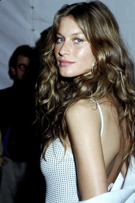 Guys, Who’s prettier, Gisele Bündchen or Kendall Jenner?