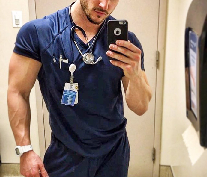 Don’t you think it’s helpful to be muscular 💪 in professions 👨🏻⚕️?