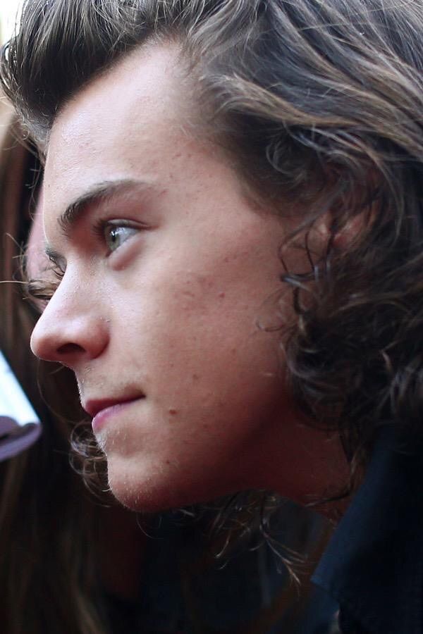 Ladies do you prefer Harry Styles with long or short hair?