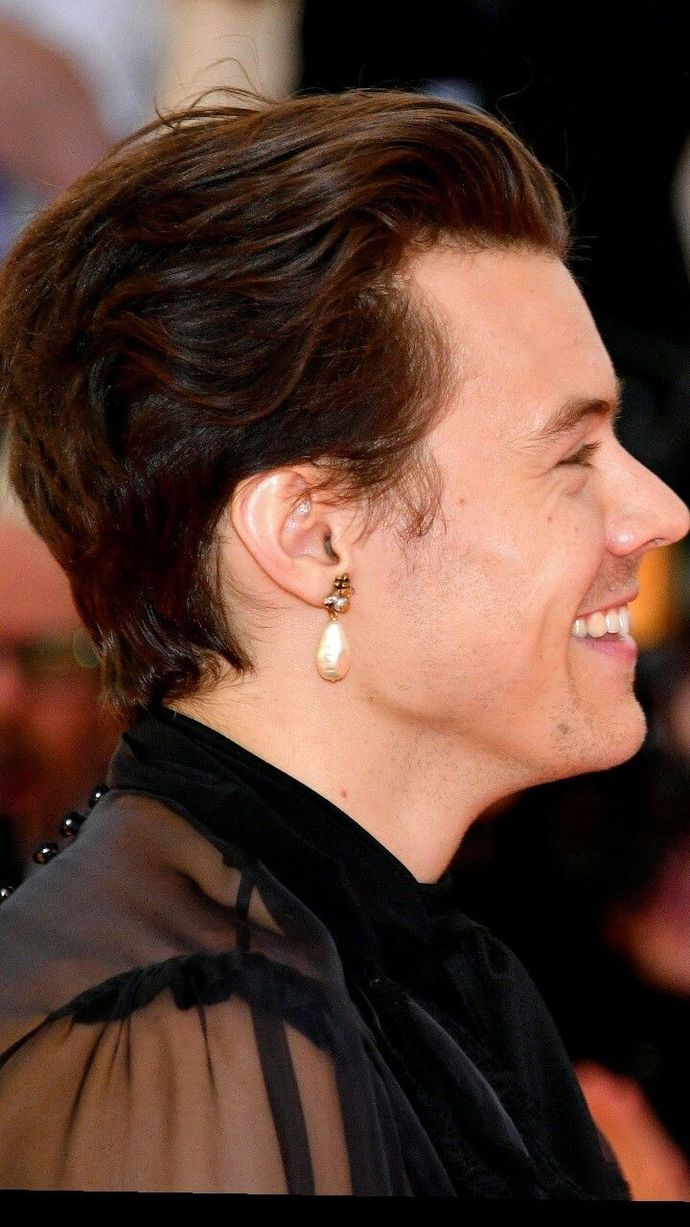 Ladies do you prefer Harry Styles with long or short hair?
