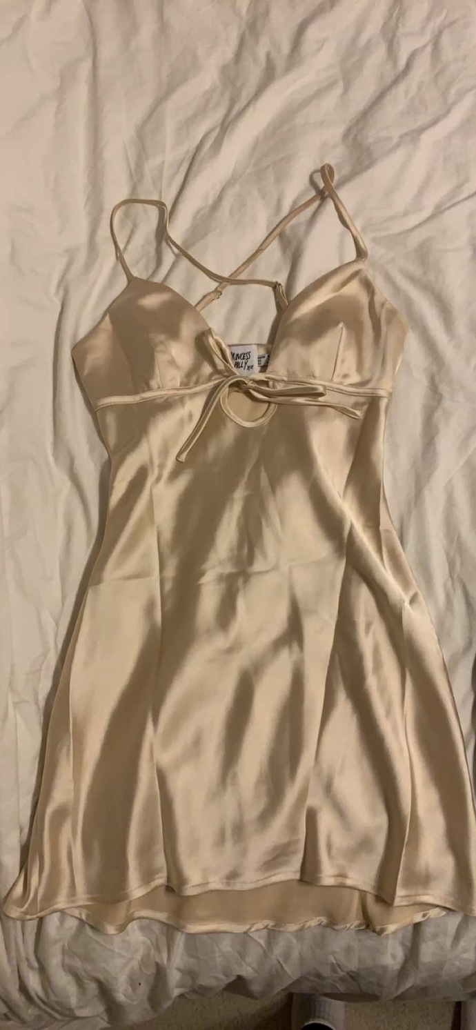 Which dress is prettier for new years?