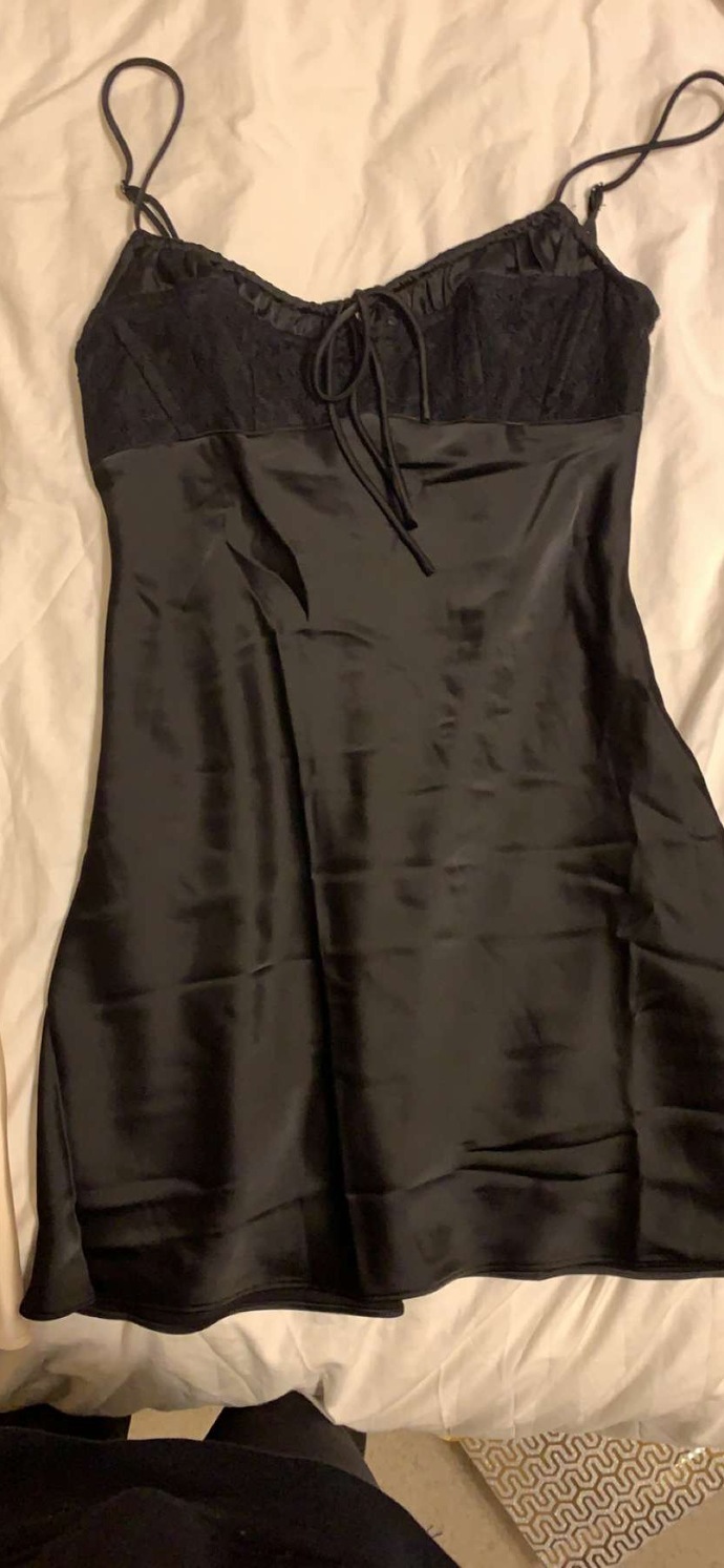 Which dress is prettier for new years?