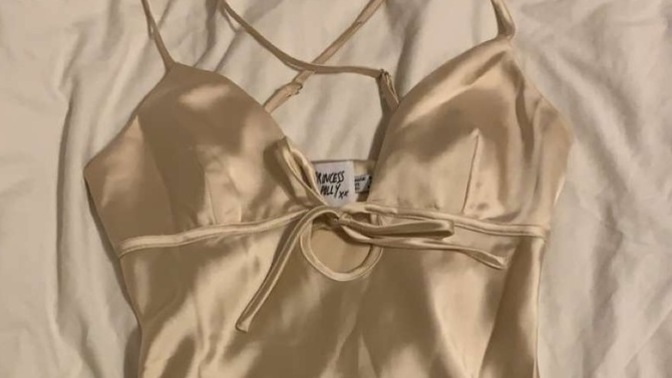 Which dress is prettier for new years?