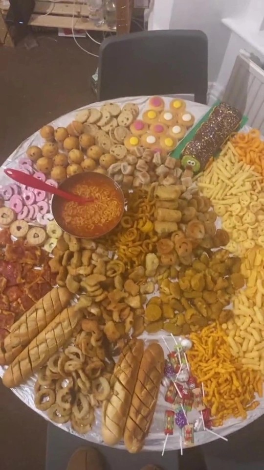 Whats the best thing on a beige buffet?