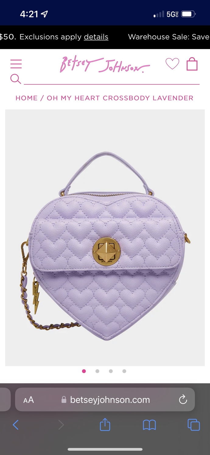 Which purse is cuter?