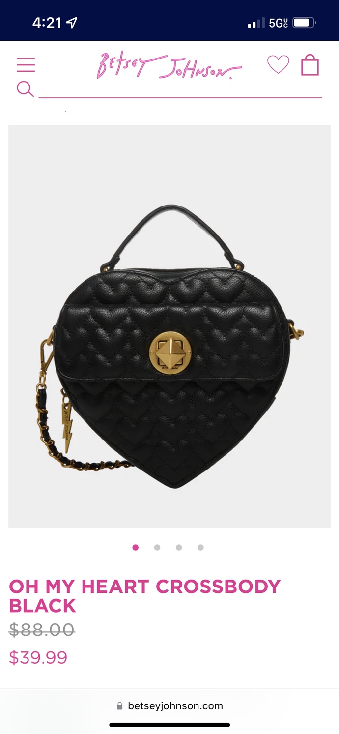 Which purse is cuter?