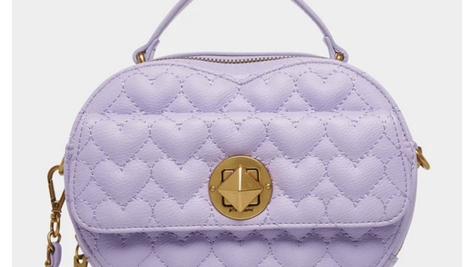 Which purse is cuter?