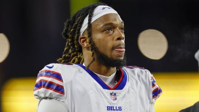 Buffalo Bills player Damar Hamlin collapses on field during Monday Night Football. Can we have some thoughts and prayers?