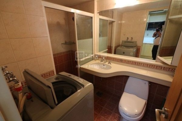 Which one of these previous apartments of mine seems the most interesting to you?