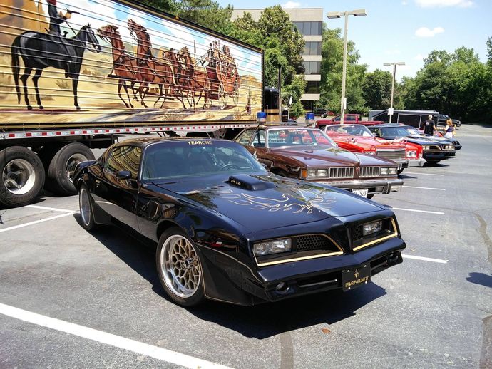 The Bandit Trans Am Vs The Duke Boys General Lee, Which one would win?