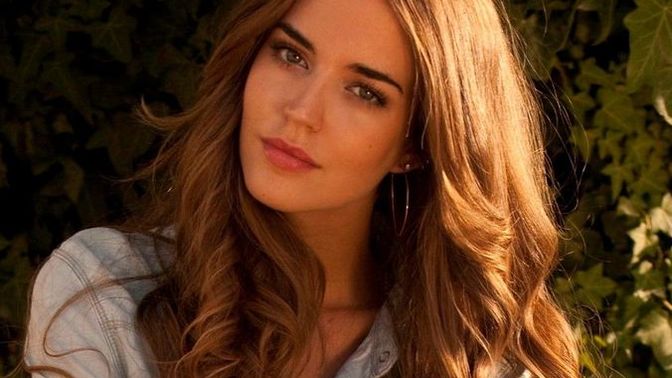 Do you find straight hair or curly hair prettier?