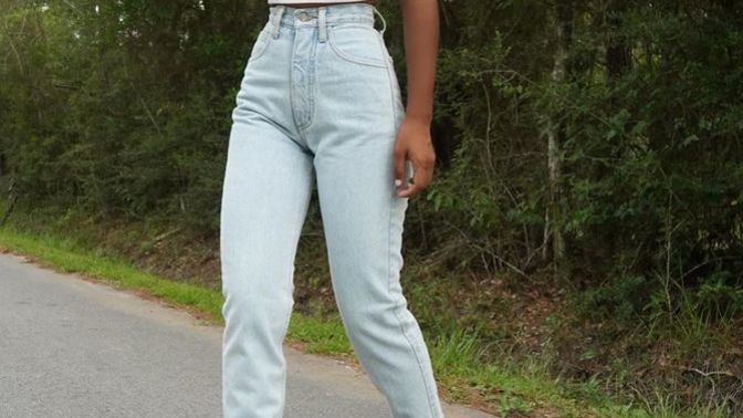 How to style ultra light jeans? What colors work with such jeans?