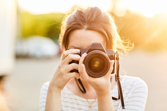 "Girl_With_A_Camera"