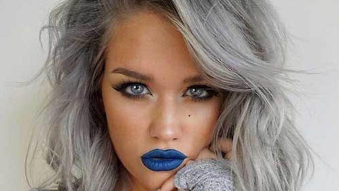 I am currently dating a woman who has silver hair. Should women dye their hair or keep it natural?