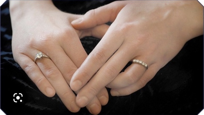 What does it mean if someone wear rings on both wedding fingers, if your married or not?