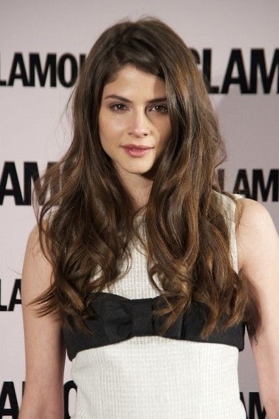 What would you rate this Spanish actress out of 10 in prettiness?