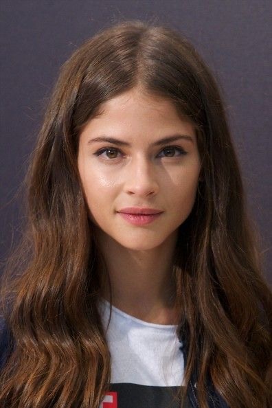 What would you rate this Spanish actress out of 10 in prettiness?