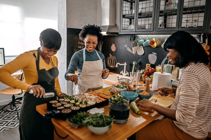To those here who like to cook do you like it when others help you out cooking in your kitchen or do you prefer doing all of it?